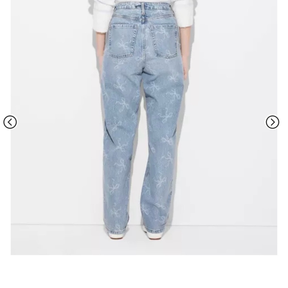 Women's High-Rise Curvy Straight Jeans - Wild Fable™
In medium wash Bows